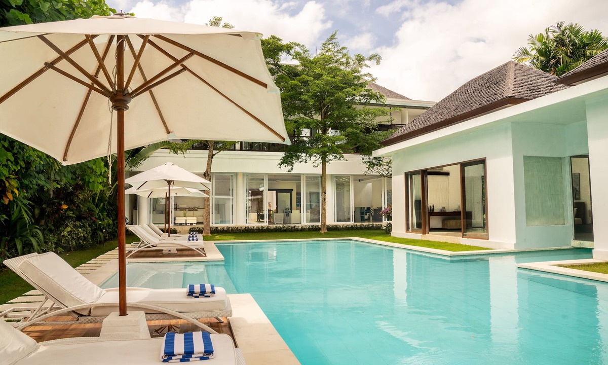 Batu Bolong Villa | Modern four bedrooms private pool villa Canggu