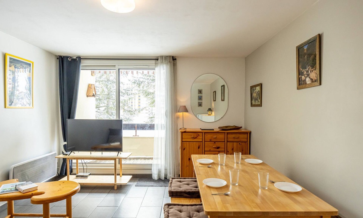 Montgellafrey Apartment | Modern studio for 4, south balcony, near slopes, Roc Rouge