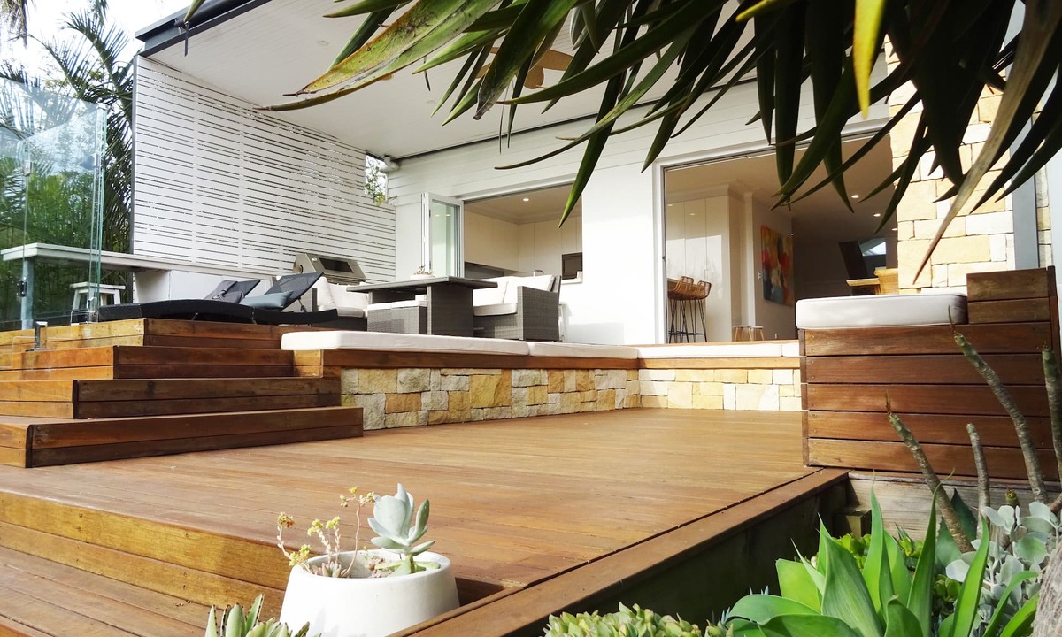 Freshwater House | Modern Freshwater Beach House - Pool, walk to beach, firepit