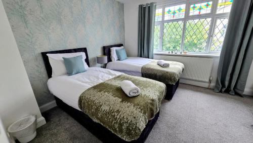 Wolverhampton House | Modern & Fully Equipped Home - Ideal for Long-Term Stays