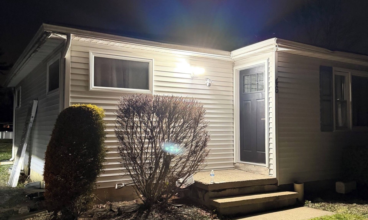 West Henrietta House | Modern Fully Renovated 2BR Retreat Minutes from RIT Safe & Spacious