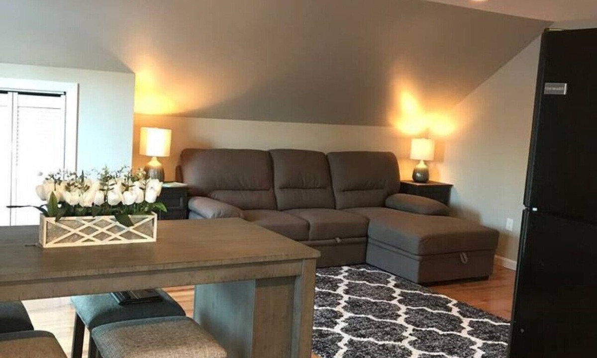 Brewer Apartment | Modern furnished apartment w/BBQ Grill