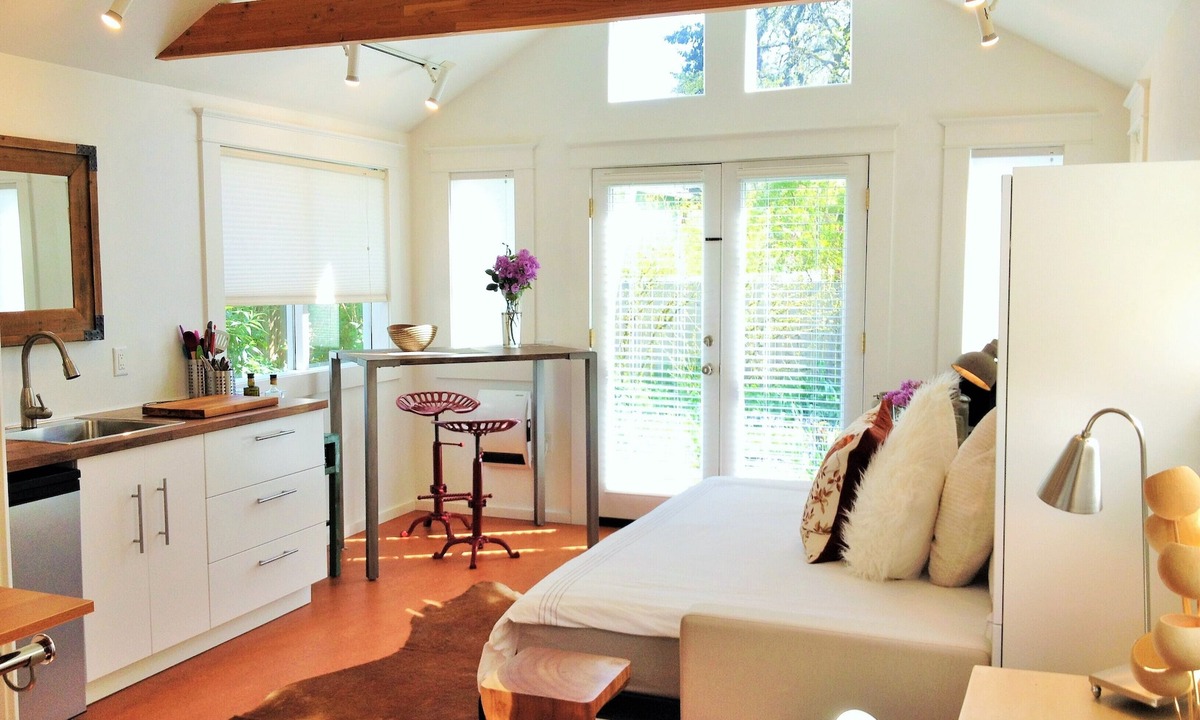 West Eugene House | Modern Garden Oasis by CosiDesign