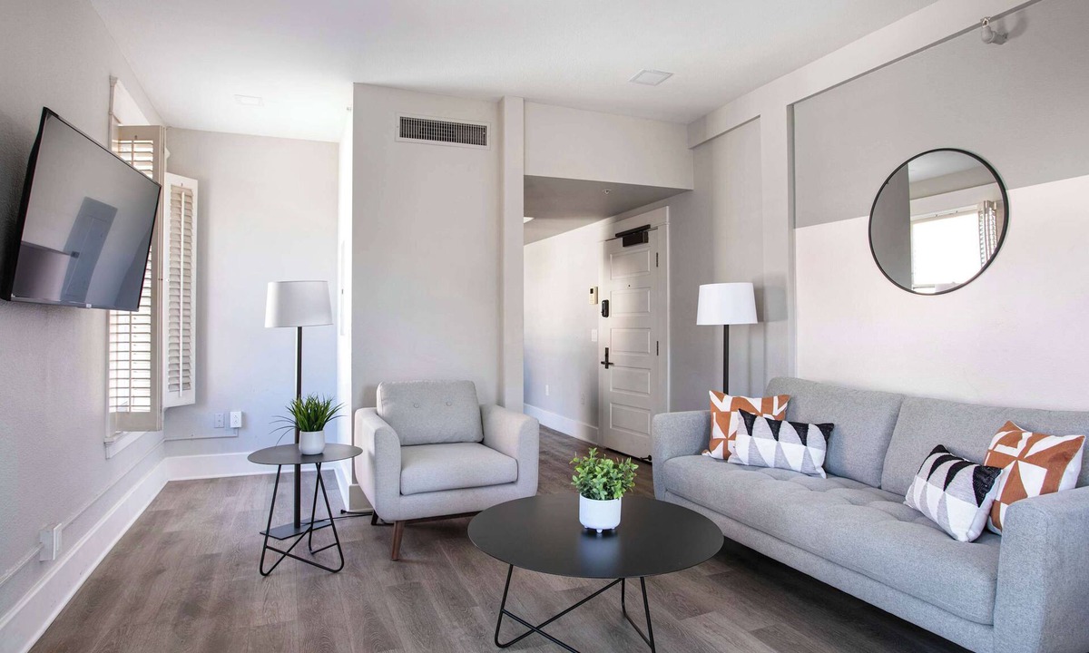 Gaslamp Quarter Bed & Breakfast | Modern Gaslamp Suite | Walk to Petco & Convention