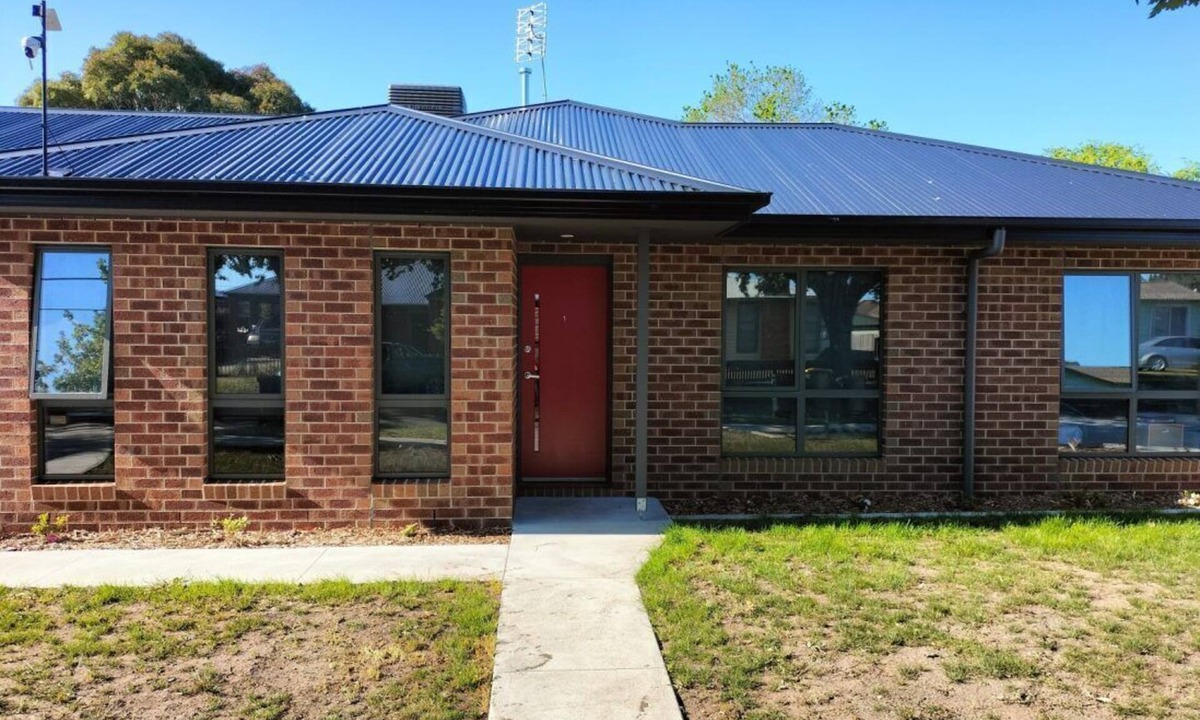 Norlane House | Modern Geelong Unit (red)