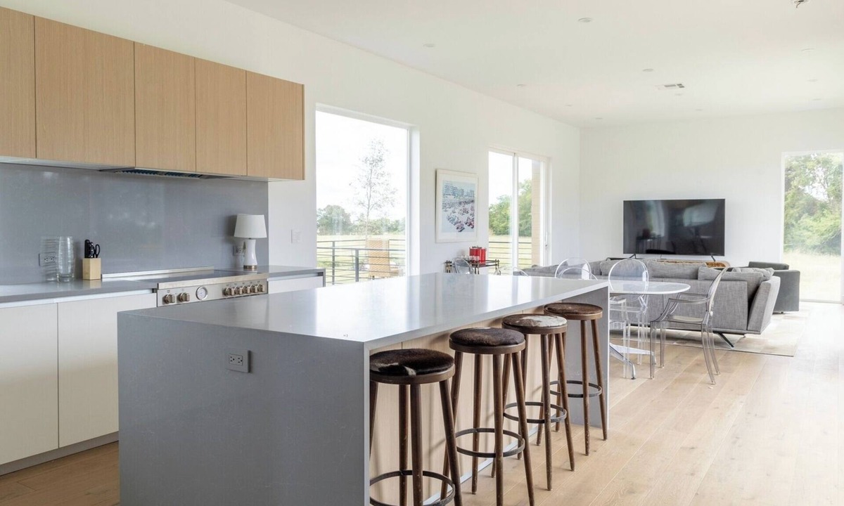 Carmine House | Modern Gem/4 bed-4.5 bath. Pet-friendly!