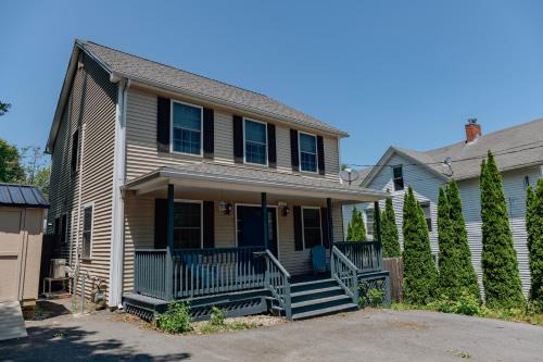 Cash Corner House | Modern Getaway By The Sea