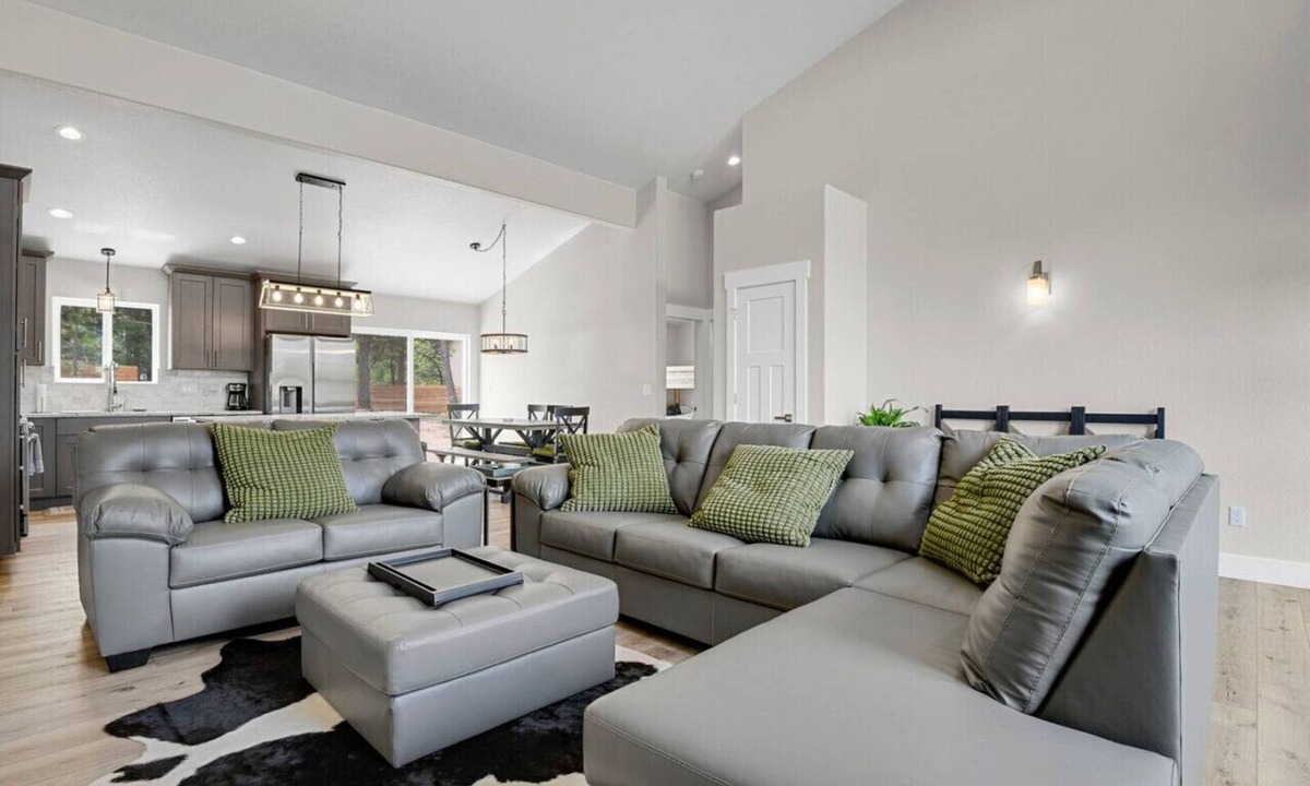 Florissant House | Modern Getaway | Hot Tub | Fireplace | Dog-Friendly