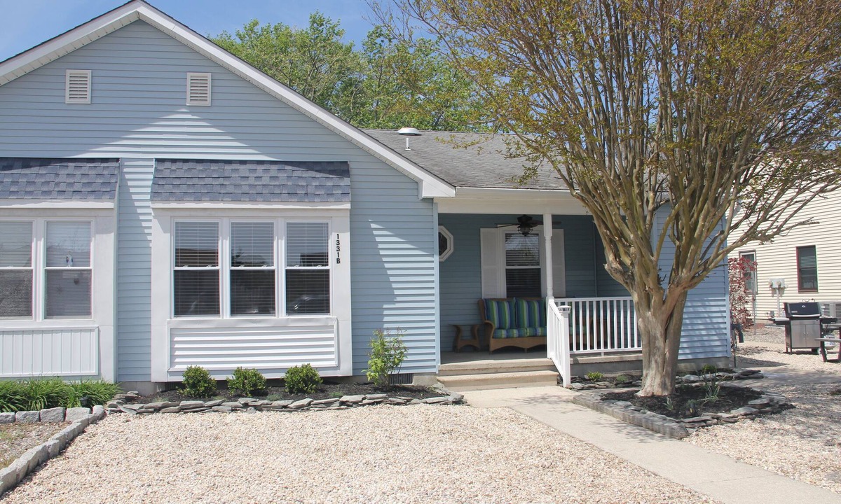 Village Green House | Modern Getaway within walking distance to the harbor!