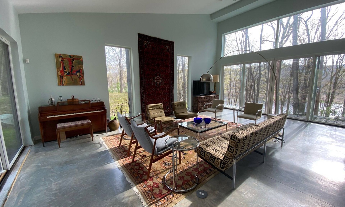 Damascus House | Modern Glass Riverfront Three Bedroom Home