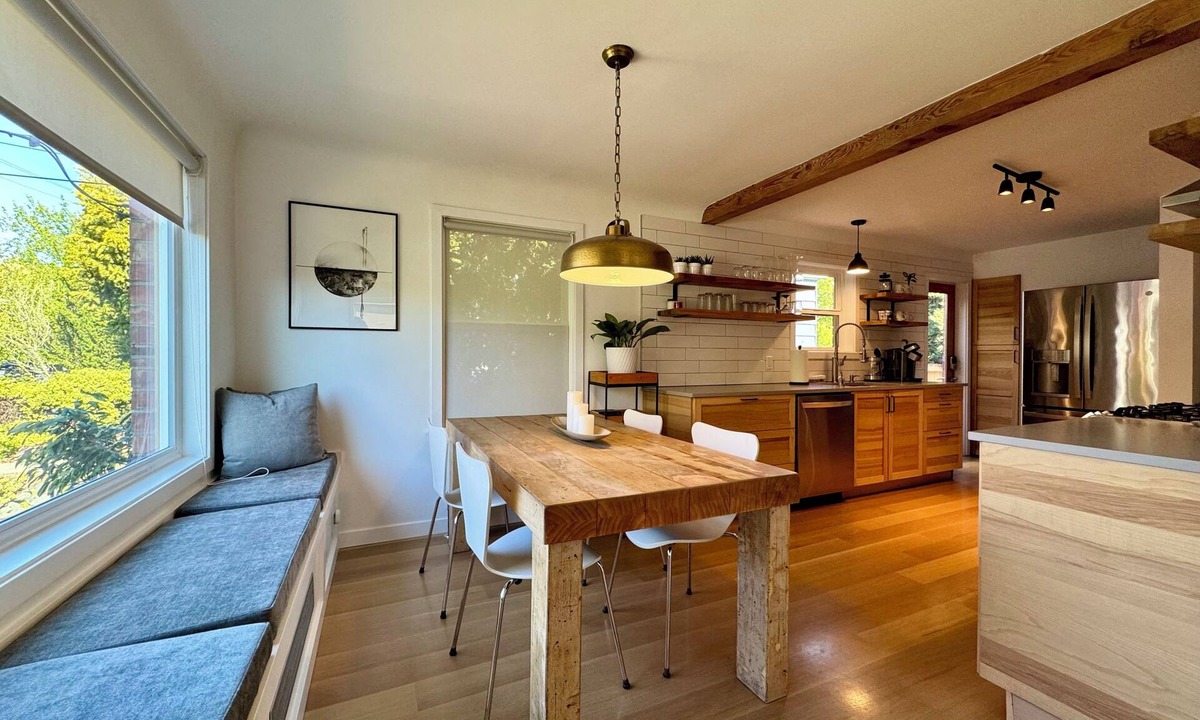 Green Lake House | Modern Green Lake Home w/2 Living Areas + Soaking Tub