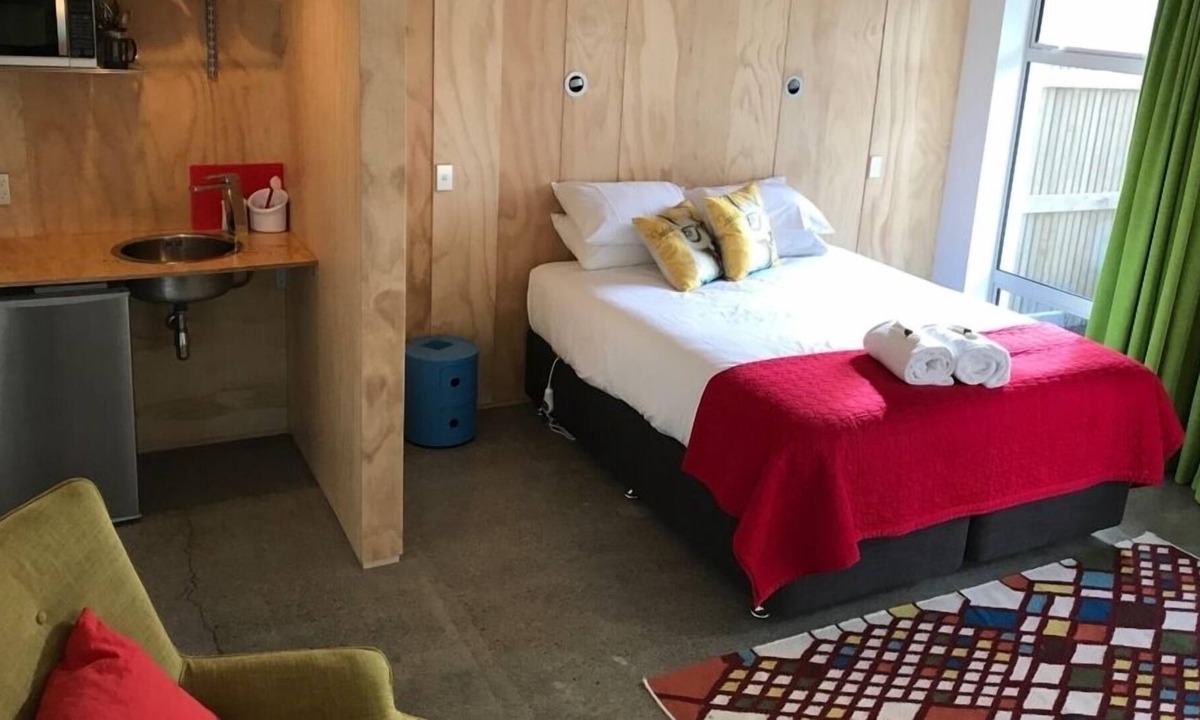 Aro Valley Apartment | Modern ground floor studio with courtyard