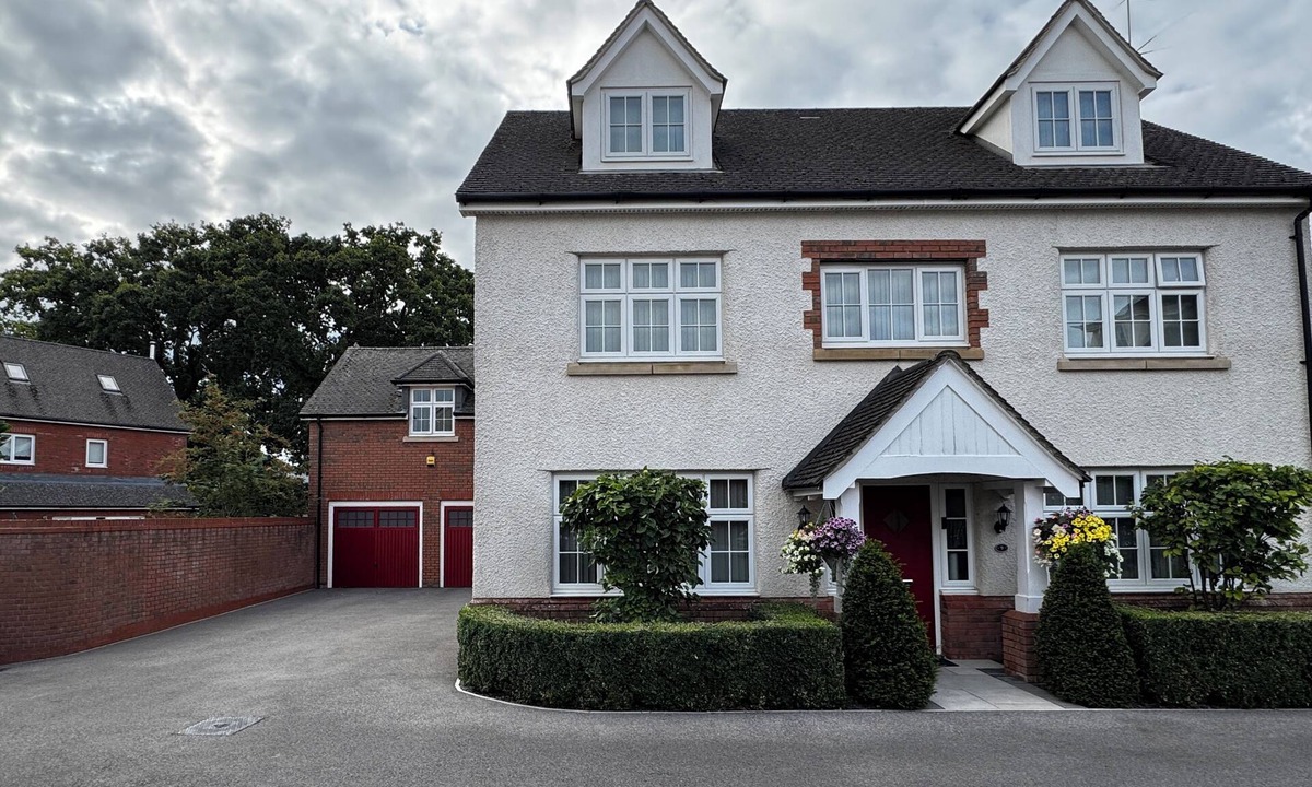 Bishops Cannings Apartment | Modern Guest House in Devizes Quiet and Pleasant Location