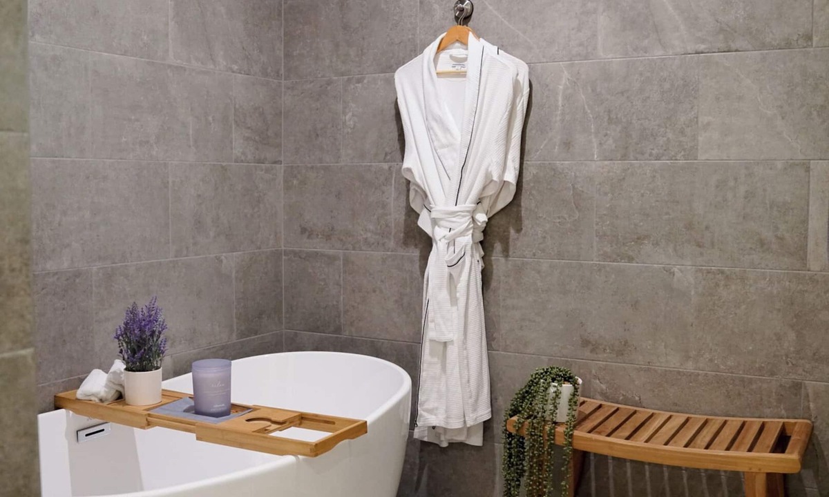 Oak Harbor House | Modern Guest Suite with Mt. Baker & Water Views on Whidbey