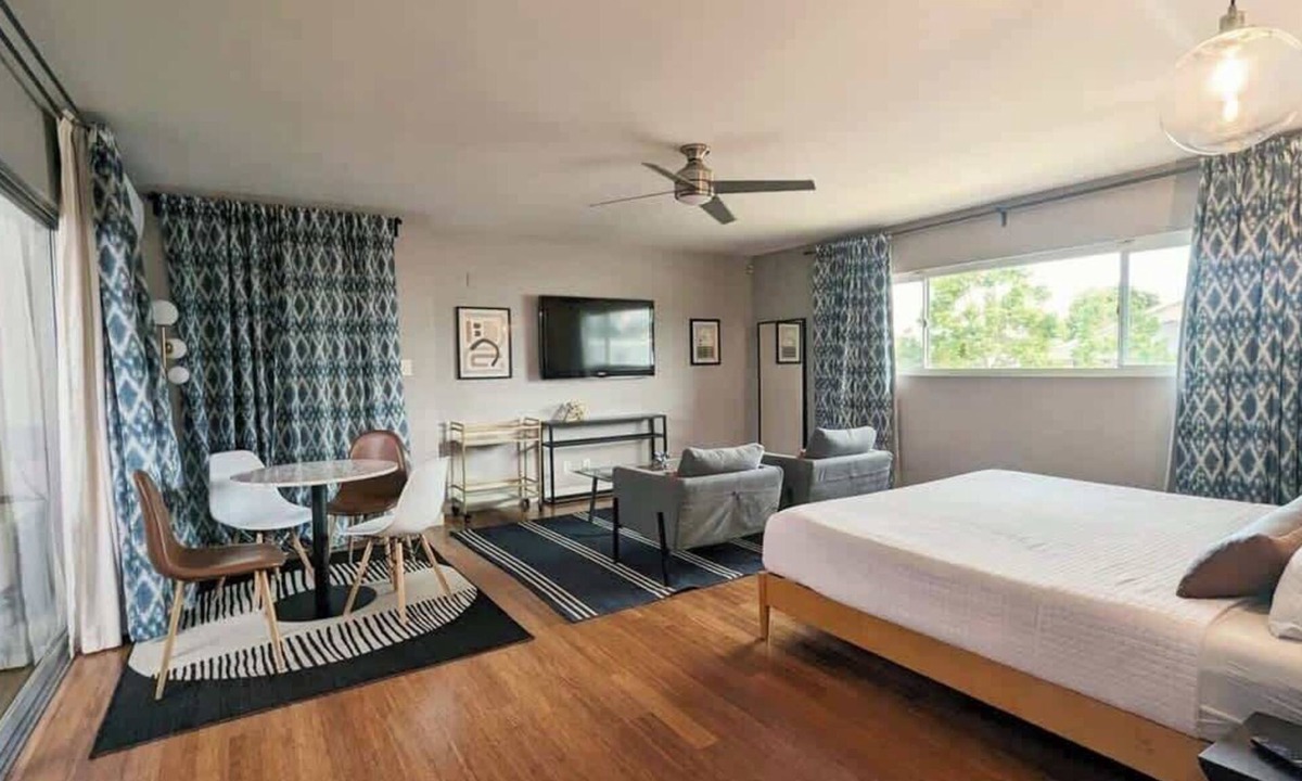 Ladera Heights Apartment | Modern Guest Villa Near LAX, LA Stadiums & Beaches