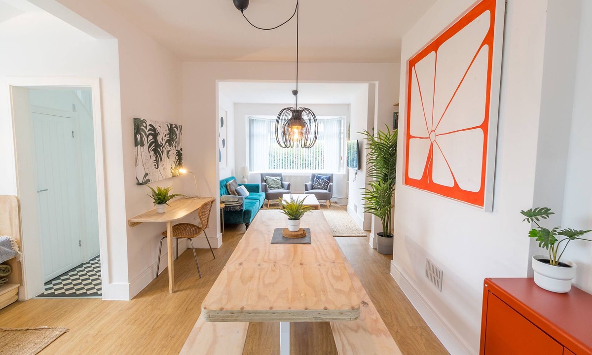 Newport House | Modern Haven, Sleeps 6, Free Parking, Central.