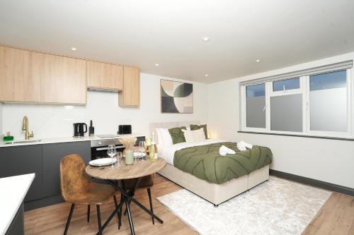 Friern Barnet Apartment | Modern Heated Studio, Quiet & Comfortable