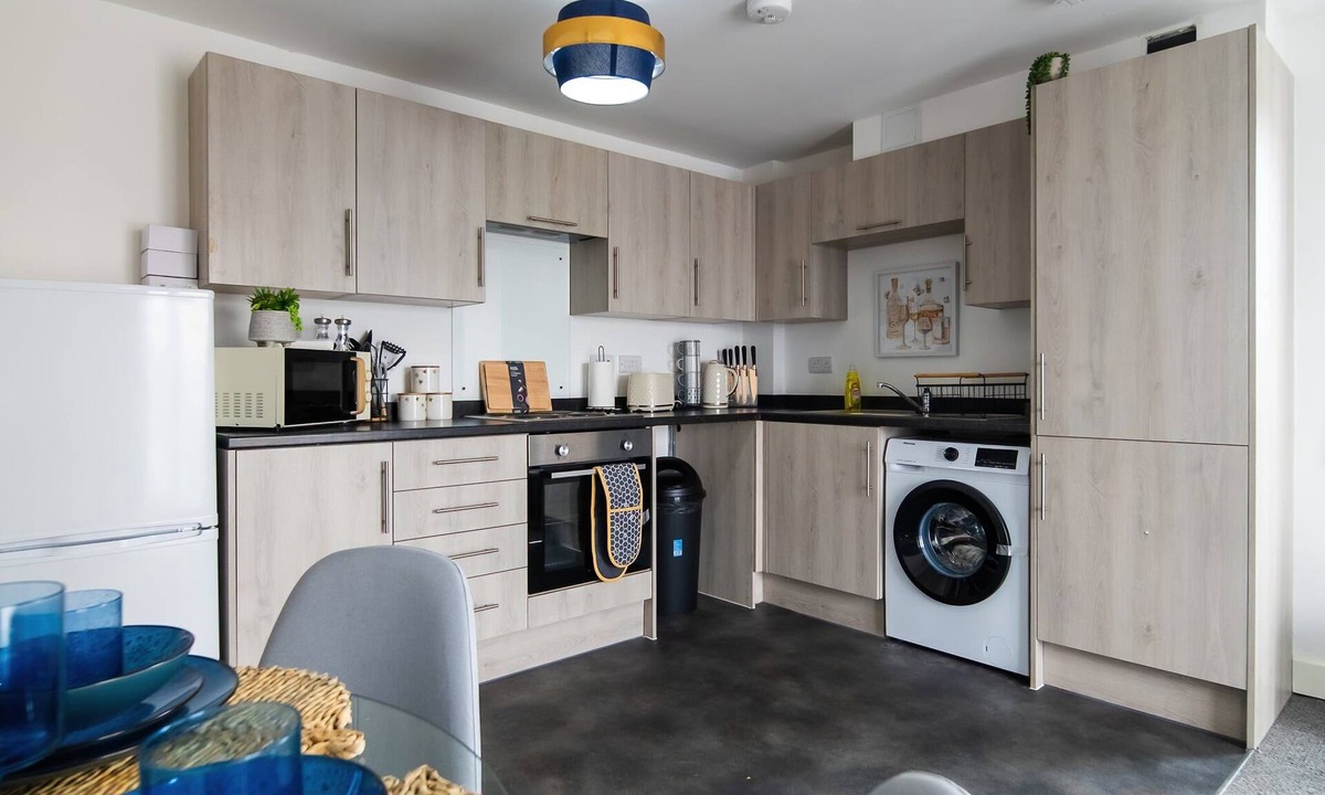 George Green Apartment | Modern Heathrow 2 Bed 2 Bath Serviced Apartment