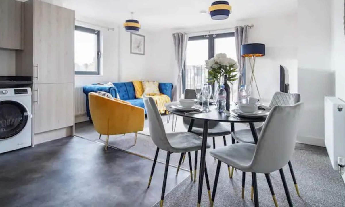 George Green Apartment | Modern Heathrow 2 Bed Serviced Apartment