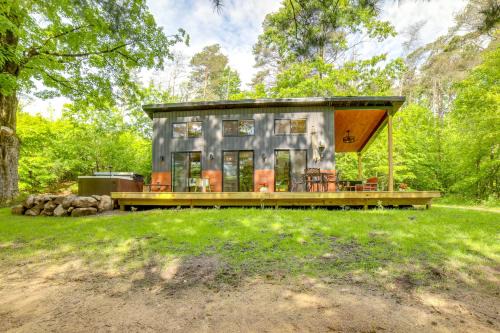 Paris House | Modern Hersey Tiny Home with Private Hot Tub!