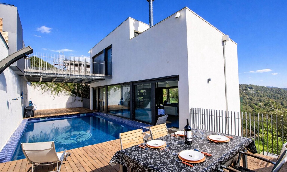 Costa Cunit Villa | Modern Hilltop Haven w/private pool 7km to beach!