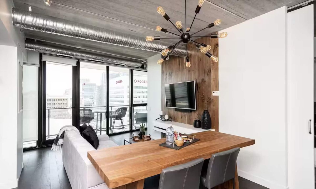 Downtown Winnipeg Condo | Modern High-Rise Condo | 2 Bed | 1 Bath |