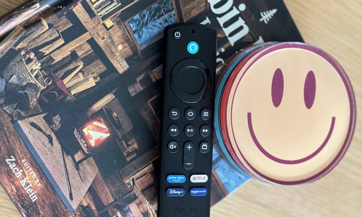 Victoria Park Condo | Modern High-Rise w/Projector, Firetable, Gym & Underground Parking