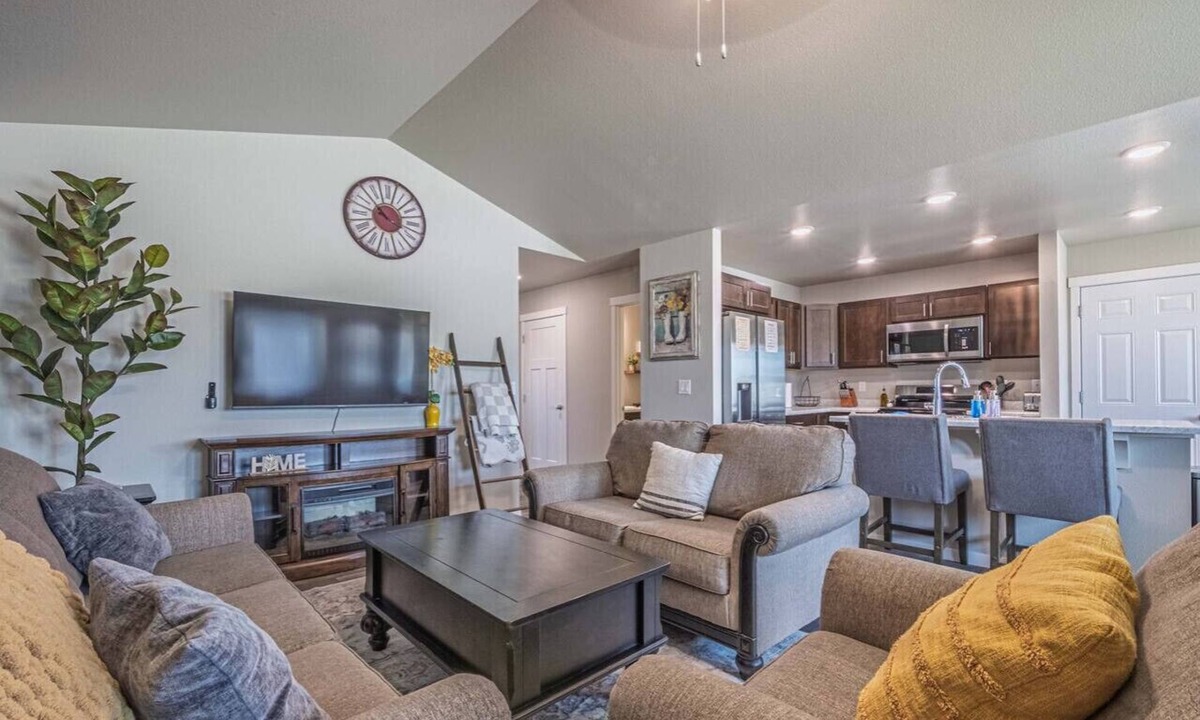 Rapid City Apartment | Modern Hills Home and Hot Tub