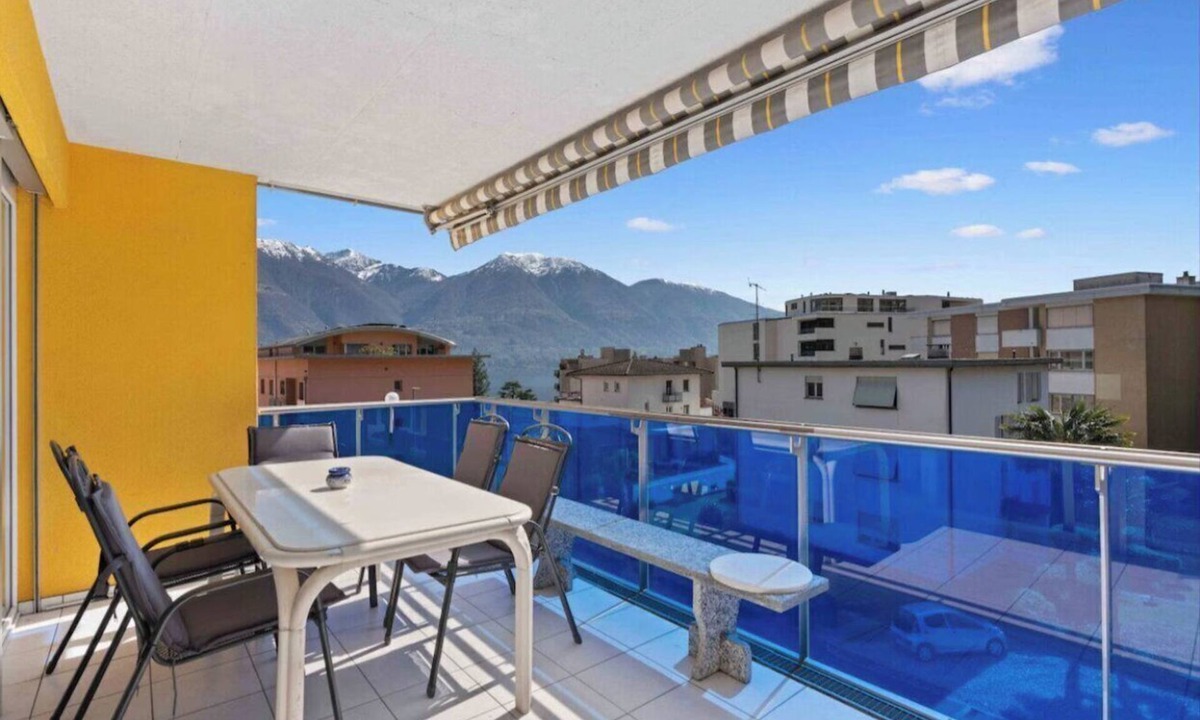 Minusio Apartment | Modern holiday apartment with panoramic lake and mountain views in Minusio