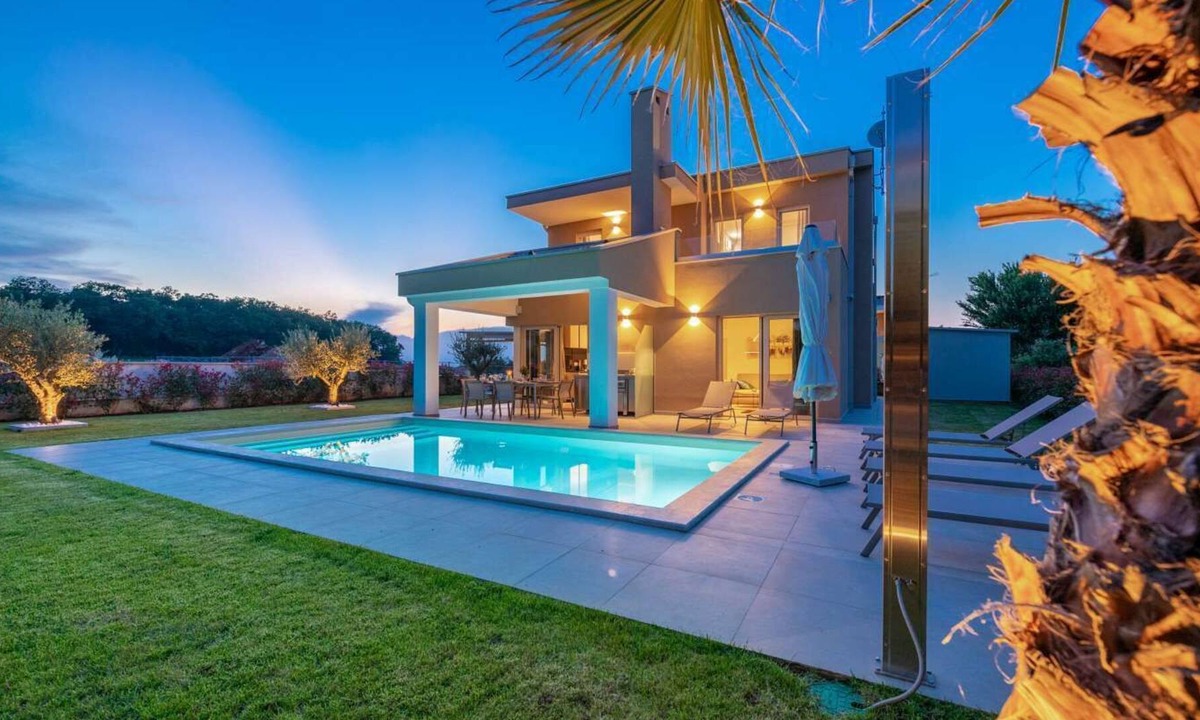 Vrvari Villa | Modern holiday home Alina with swimming pool