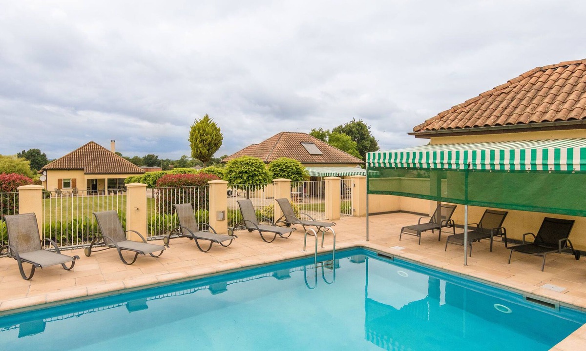 Saint-Nexans House | Modern holiday home with swimming pool