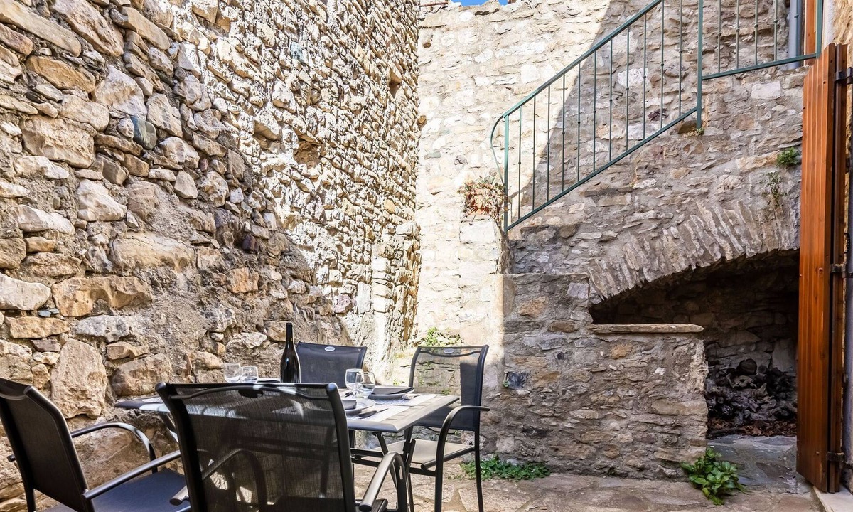Minerve House | Modern Holiday Home in Minerve with Private Courtyard