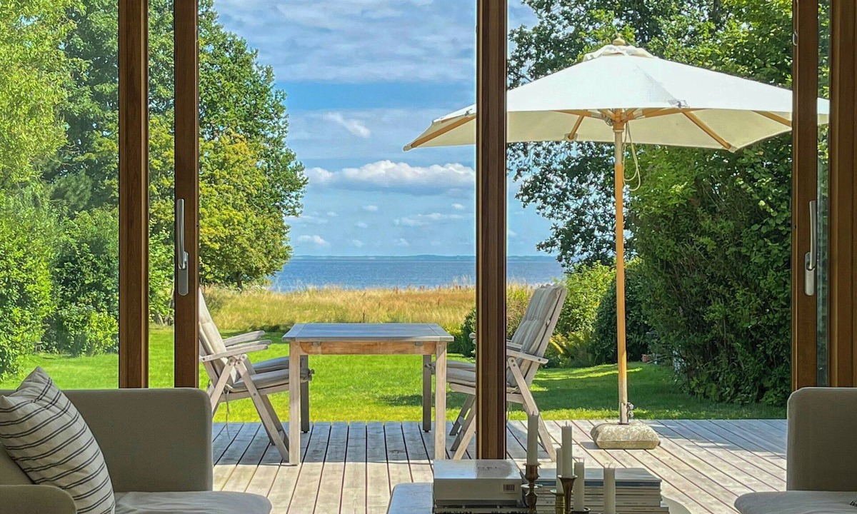 Holbaek House | Modern holiday home with a view of Ise Fjord