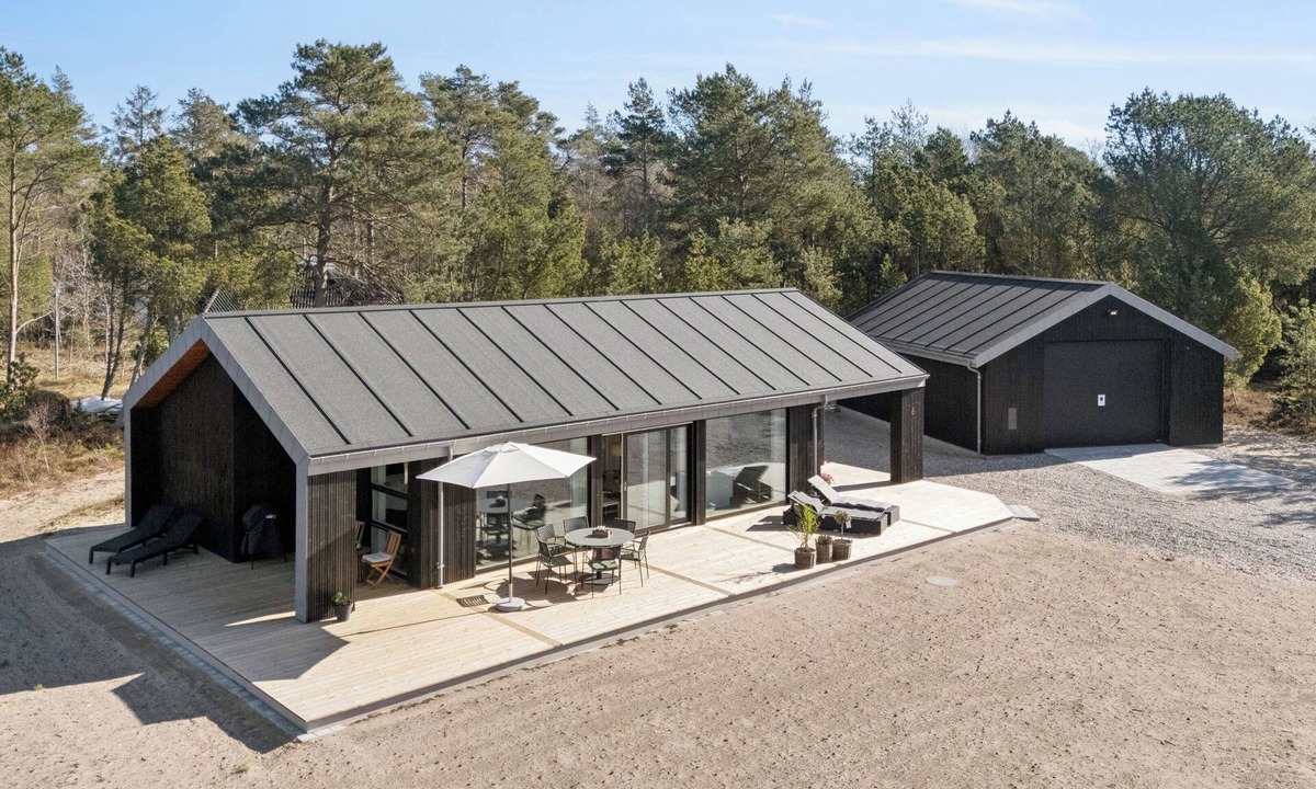 Helberskov Strand House | Modern holiday near fjord and beach