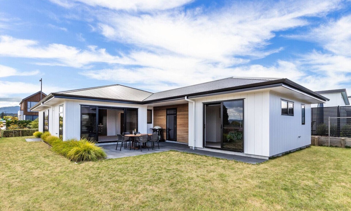 Rainbow Point House | Modern Holiday Retreat – Relax & Unwind in Style