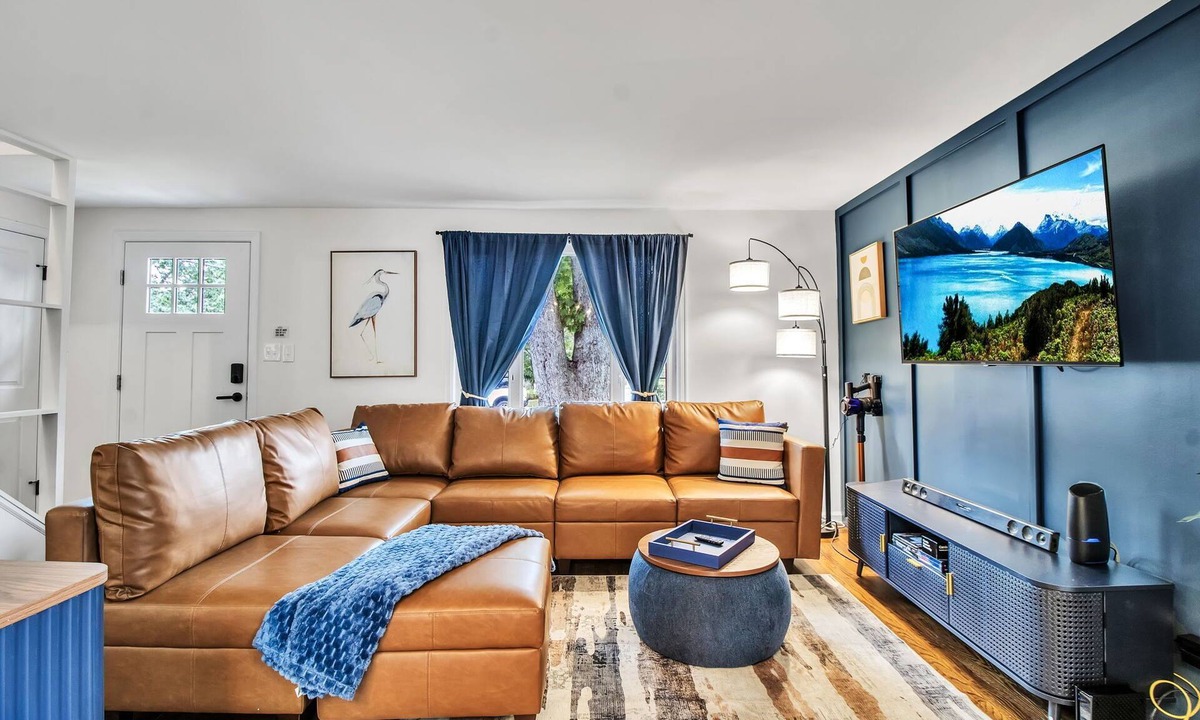 Cheektowaga House | Modern Home 3 Minutes from Airport!
