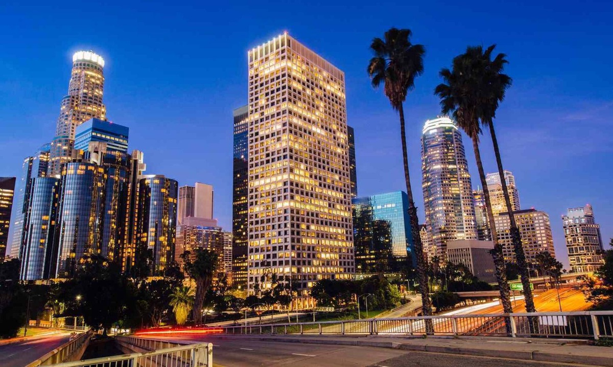 Mid City House | Modern Home 3BR, 2.5 Bath Sleeps 10 Close to DTLA