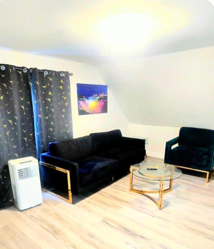 Downtown Niagara Falls Apartment | Modern Home 5-minute Walk 2 Falls, Winter Getaway!