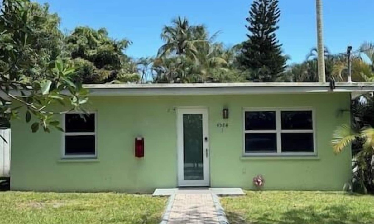 Fort Lauderdale House | Modern home close to Casino (#1)
