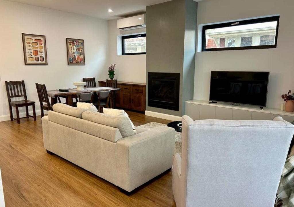 Preston House | Modern Home - gr8 4 groups by Custom Bnb Hosting