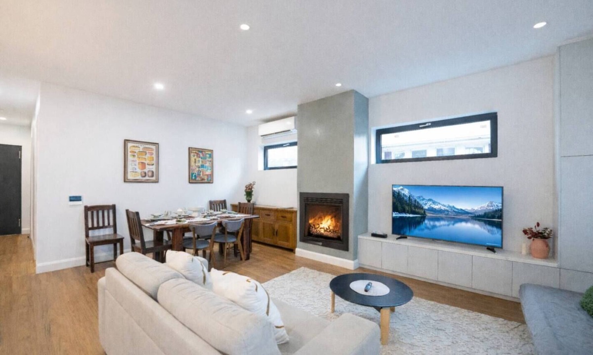 Preston House | Modern Home - gr8 4 groups