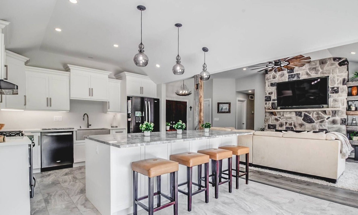Lakeshore House | Modern Home- Hot Tub @ Sauna-Minutes from Wine Country