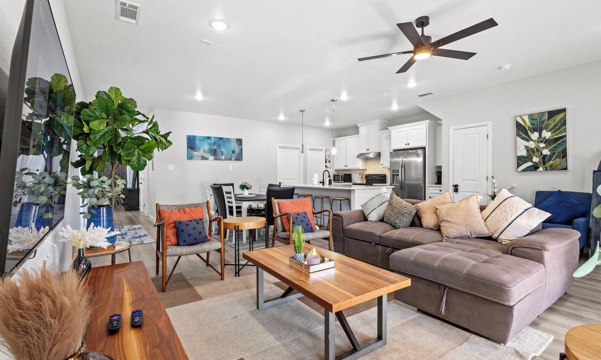 Grand Prairie House | Modern home in Grand Prairie near DFW