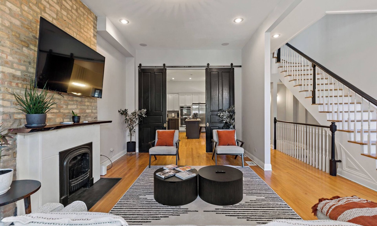 The Gap House | Modern Home Near McCormick Place & Downtown - Bronzeville