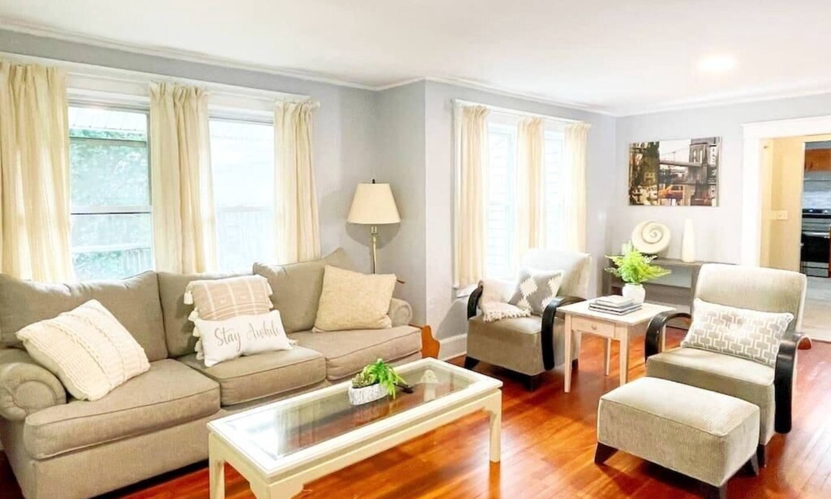 Cove - East Side - Shippan House | Modern Home off I-95 Perfect for Families & Business Stay with Ample Parking