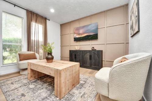 La Porte House | Modern home - perfect for short stays