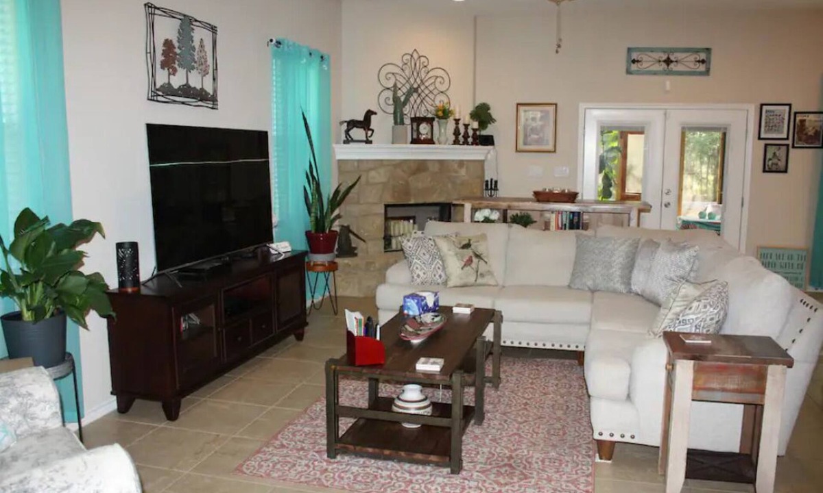 Bastrop House | Modern home - quiet neighborhood