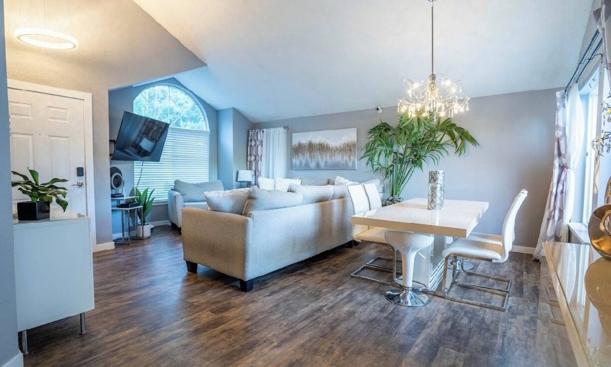 Sherwood - Tualatin South House | Modern home w/Hot Tub! In small town Sherwood with AC, WiFi, & near wine country