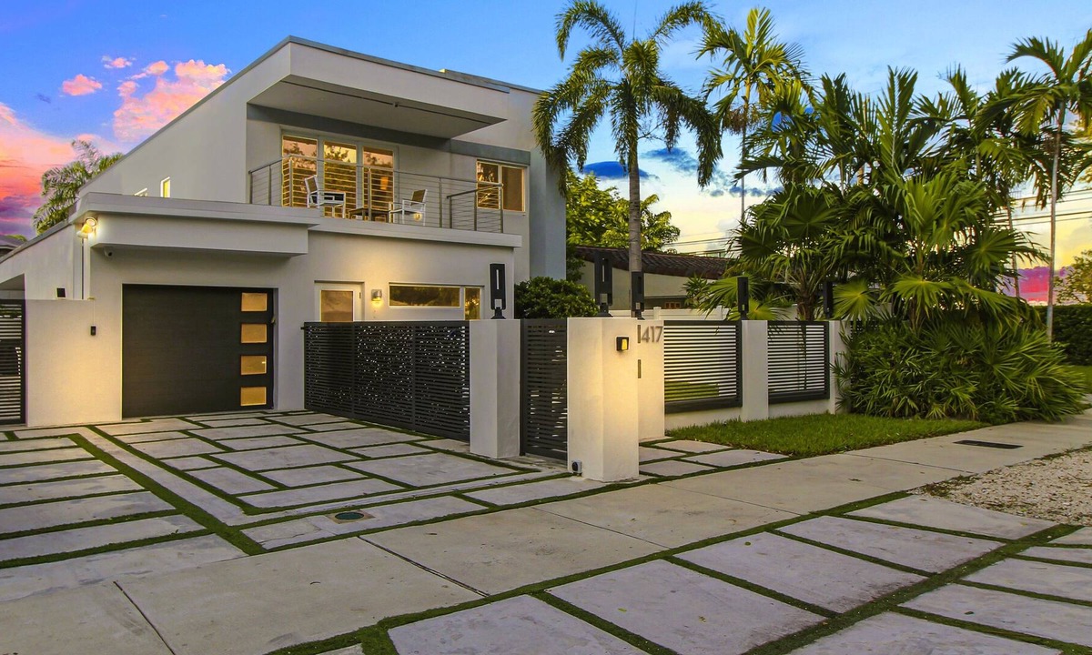Croissant Park House | Modern Home w/Pool + 2nd Unit - Near Las Olas