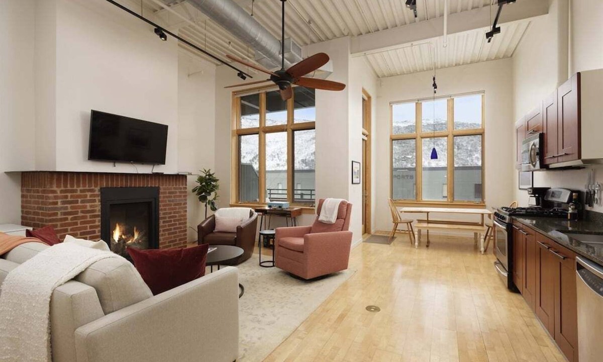 Basalt Condo | Modern Home w/Rooftop Deck & Gym | Mid-Valley Modern